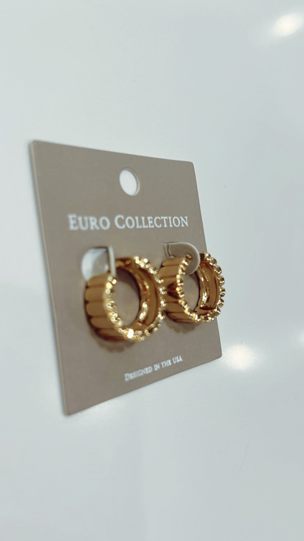 Ribbed Metallic Clasp Earrings | Gold