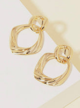 Load image into Gallery viewer, Metallic Warpped Circle Link Drop Earrings | Gold
